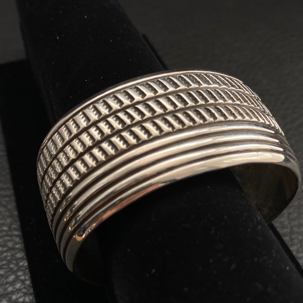 M/L 1 1/4” Radial Bracelet